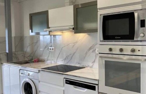 La Iglesia Appartement | Apartamento Sierra con vistas al mar Cantábrico y montañas, Comillas Santillana