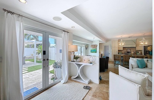 Siesta Key Village Maison | Siesta Key Oasis-Spectacular with heated pool/spa and steps to beach and Village