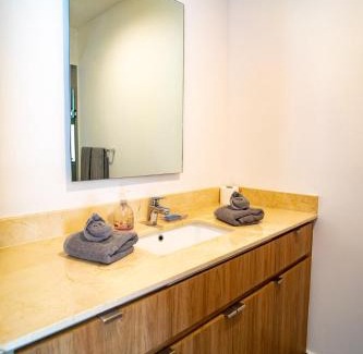 Zona Industrial Appartement | Signature Lux Condo US Consulate & The Harbor Mall