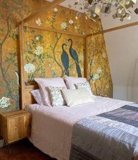 Ville-d'Avray Appartement | Signature topfloor flat in a shared XIX century Mansion in Western Paris