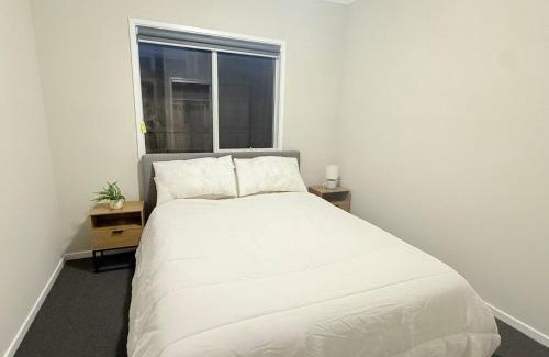 Griffin Maison | Silky Oak Stay - Brand New House in Griffin