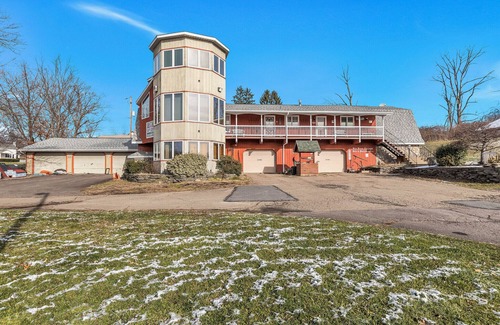 Clarks Summit Maison | Silo Suite - Red Barn Village
