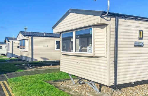 Chapel Saint Leonards Maison | Silver 6 Caravan (Pet)