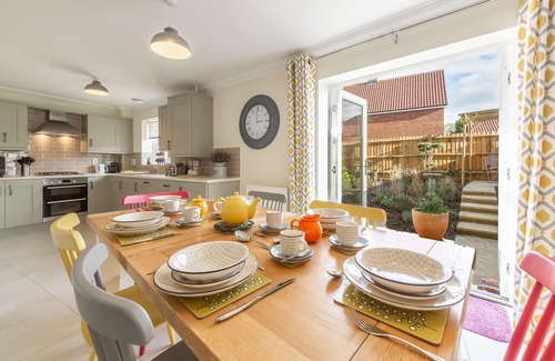 Holt Maison | Spacieuse et sophistiquée maison de style moderne mews sur un développement de choix