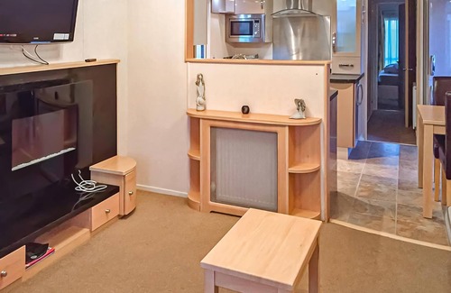 York Maison | Silver grade caravan with one double bedroom and one twin.