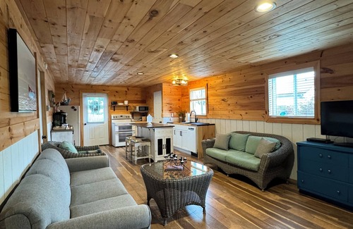 Perry Maison | SILVER LAKE STUDIO - Located on Silver Lake & 9 miles from Letchworth State Park