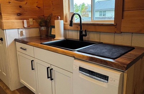 Perry Maison | SILVER LAKE STUDIO - Located on Silver Lake & 9 miles from Letchworth State Park