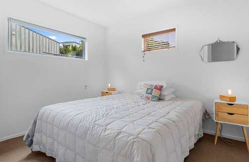 Langs Beach Maison | Silver Seas - Modern, sunny holiday home with sea views and self-contained studio