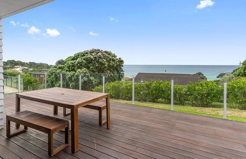 Langs Beach Maison | Silver Seas - Modern, sunny holiday home with sea views and self-contained studio