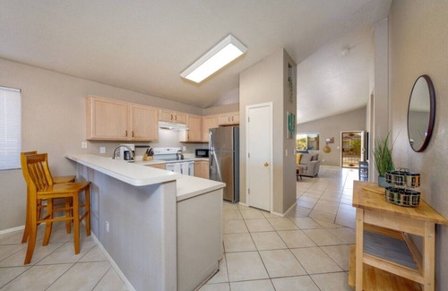 Tucson Maison | Silverbell / 3 BR & 2 BA / Garage / Fenced / Quiet