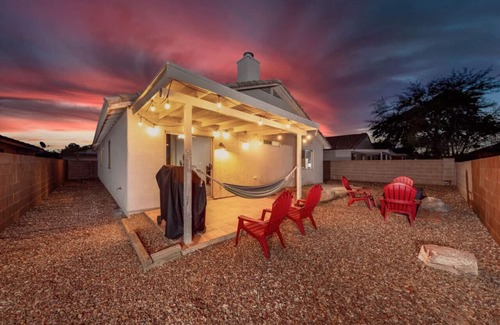 Tucson Maison | Silverbell / 3 BR & 2 BA / Garage / Fenced / Quiet