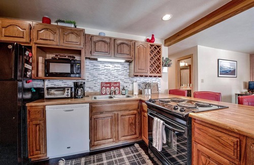 Wildernest Copropriété | Silverthorne Condo with Mtn views, Pool & Hot tub