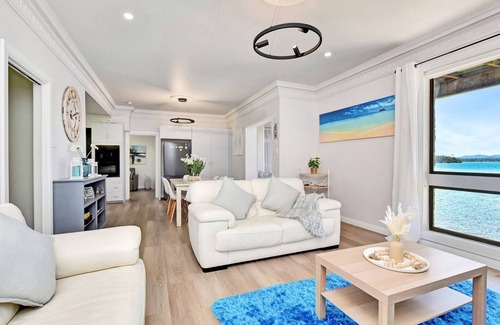 Silverwater Maison | Silverwater Serenity Shores Absolute Waterfront On The Lake