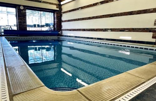 Frome Maison | Silverwood Coach House, with pre booked use of Indoor Swimming Pool