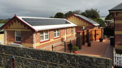 Devonport Appartement | Silwood Apartment fully self contained with Kitchen and Laundry