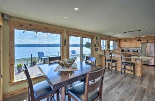 Anacortes Maison | Similk Bay Retreat with Deck, Fire Pit and Hot Tub!