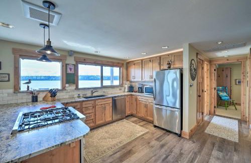 Anacortes Maison | Similk Bay Retreat with Deck, Fire Pit and Hot Tub!