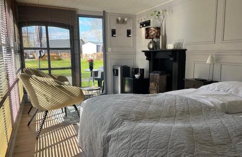 Earnewald Lit Et Petit-Déjeuner | Simmerwille B&B- Camping- Bootverhuur