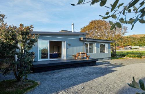South Bay Maison | Simon's Place - Kaikoura Holiday Home