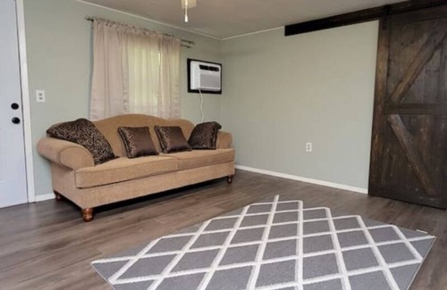 Bartow Appartement | Simple Apartment in quiet suburb