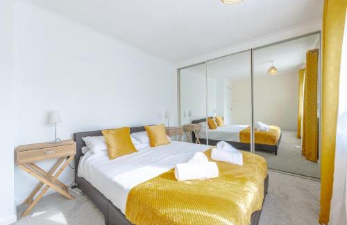 Newcastle-Under-Lyme Appartement | Simple Comforts - 2BR Flat with Free Parking in Newcastle-under-Lyme