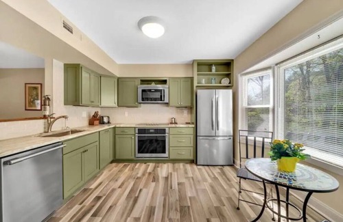 Royal Pines Maison | Simple comforts of home conveniently located