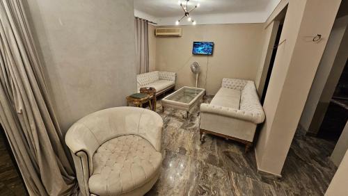 Bab Sharqi Appartement | Simple sea view apartment - families only