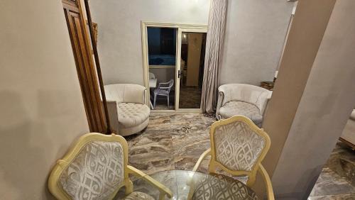 Bab Sharqi Appartement | Simple sea view apartment - families only