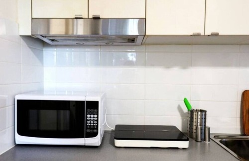Sunnybank Maison | Simple Sunnybank Studio FREE A/C, parking & WiFi