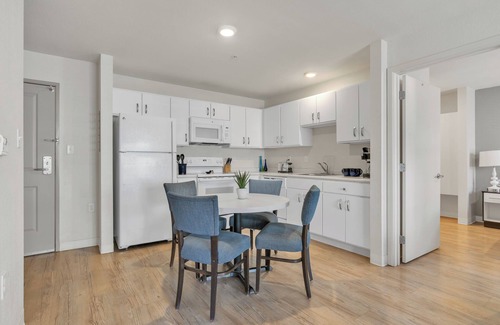 Far North Central Appartement | Simplicity At the Rim 1321 I Comfy 2 Bed 2 Bath