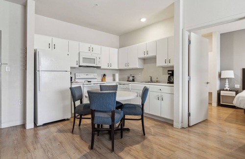 Far North Central Appartement | Simplicity At the Rim 1116
