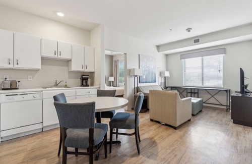 Far North Central Appartement | Simplicity At the Rim 1116