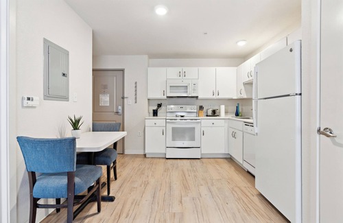 Far North Central Appartement | Simplicity At the Rim 1219 I Spacious 1 Bed 1 Bth