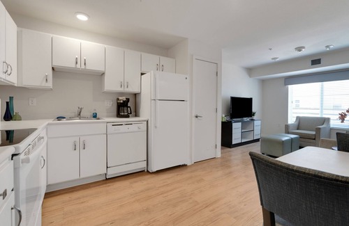 Far North Central Appartement | Simplicity At the Rim 1305 I Spacious 1 Bed 1 Bth