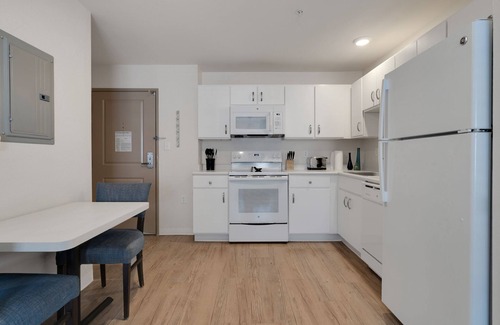 Far North Central Appartement | Simplicity At the Rim 1305 I Spacious 1 Bed 1 Bth