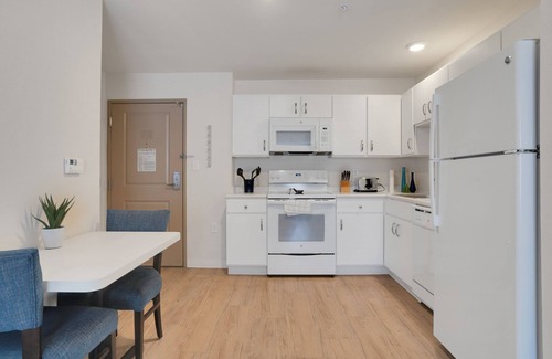 Far North Central Appartement | Simplicity At the Rim 1311 I Spacious 1 Bed 1 Bth