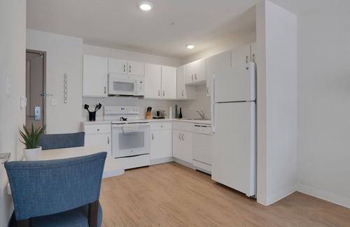 Far North Central Appartement | Simplicity At the Rim 1311 I Spacious 1 Bed 1 Bth