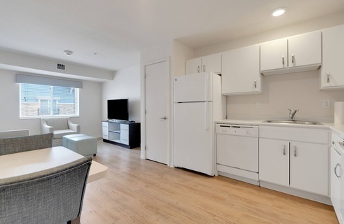 Far North Central Appartement | Simplicity At the Rim 1417 I Spacious 1 Bed 1 Bth
