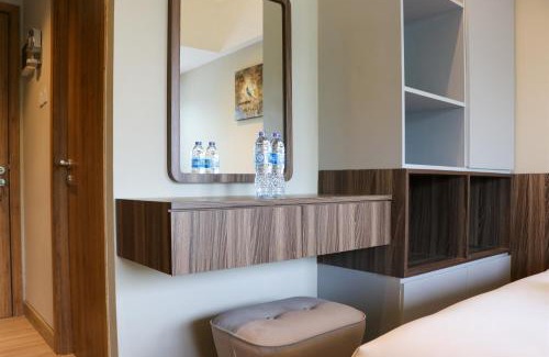 Duren Sawit Appartement | Simply Look Studio Room Gateway Park LRT City Jatibening Apartment By Travelio