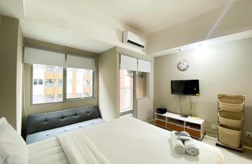 Duren Sawit Appartement | Simply Studio Room Gateway Park LRT City Jatibening Apartment By Travelio