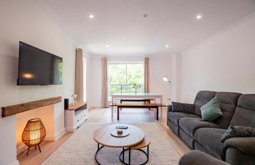 Galway City Centre Appartement | Simply Stunning 3 Bed Apartment with Free Parking