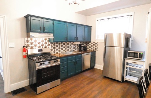 Downtown Colorado Springs Maison | Since 1889: Colorado College and Downtown Colorado Springs: AC, Private Parking