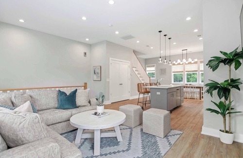 Mount Pleasant Maison | Sincerely Shem- 7 min to Beach and Downtown CHS
