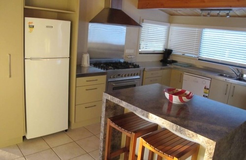 Raumati South Maison | Singalongwaves - Raumatibach: Absolute Beachfront