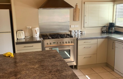 Raumati South Maison | Singalongwaves - Raumatibach: Absolute Beachfront