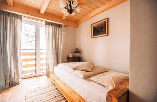 Zalec Lit Et Petit-Déjeuner | Single bedroom at the idyllic location surrounded by nature