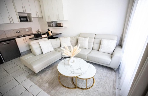 Govan Mbeki Maison | 1 Bedroom Guest Room No Loadshedding Shared House