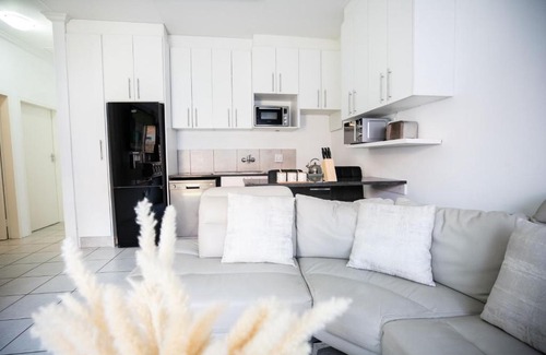 Govan Mbeki Maison | 1 Bedroom Guest Room No Loadshedding Shared House