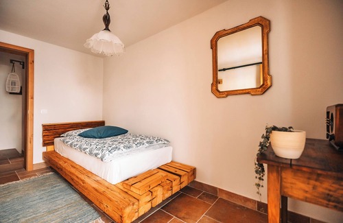 Zalec Lit Et Petit-Déjeuner | Single bedroom with balcony and idyllic view surrounded by nature