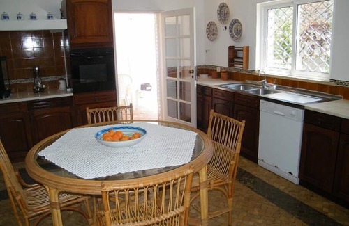 Monte Raposo Villa | Villa de plain pied, piscine, WiFi, tennis de table, grand jardin, 10 Pax